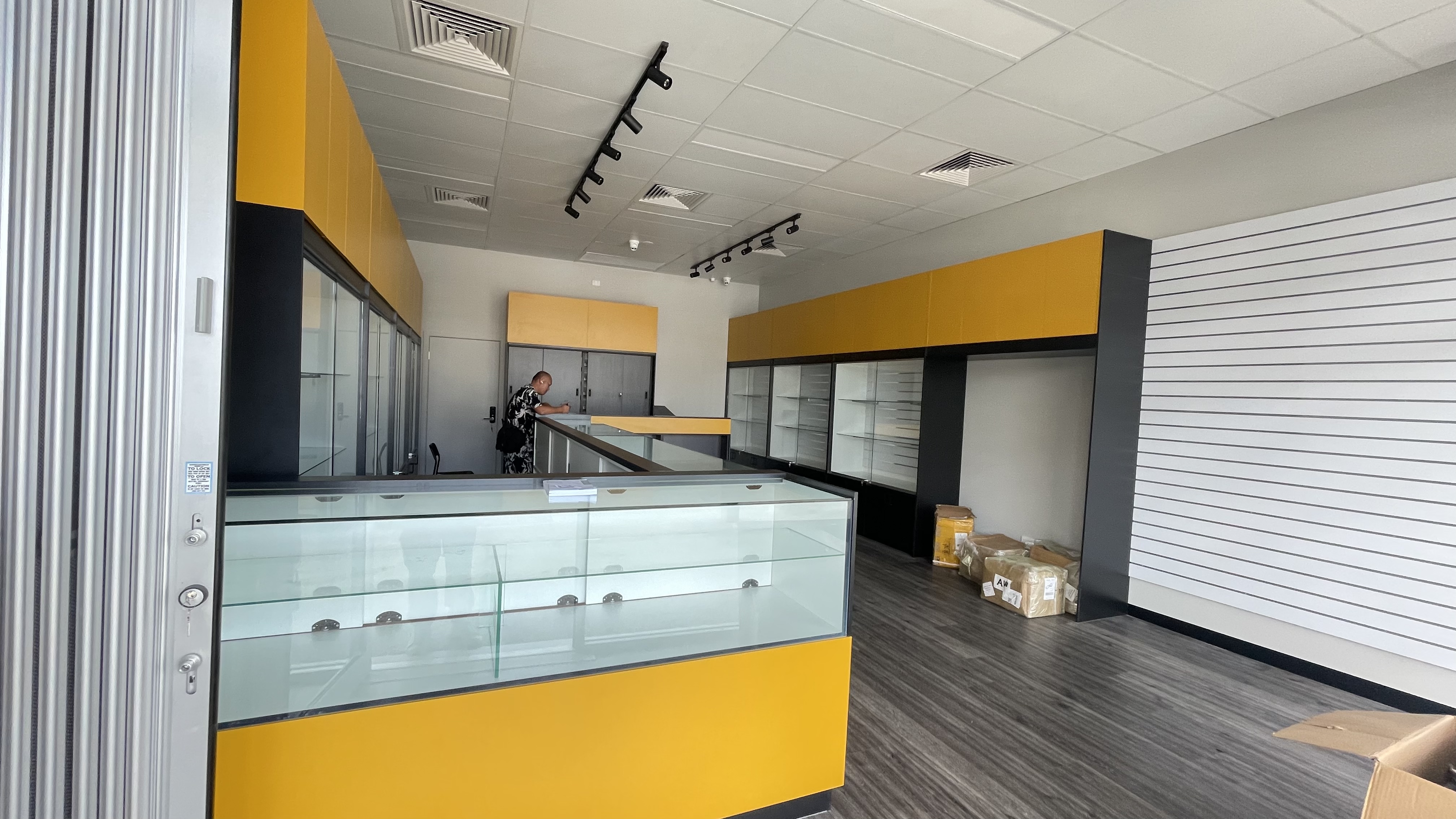 Puffin Tobacconist — image 9